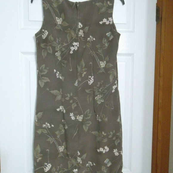 SAG HARBOR Sleeveless Taupe Dress with Flowers. Size 8 - Picture 2 of 3